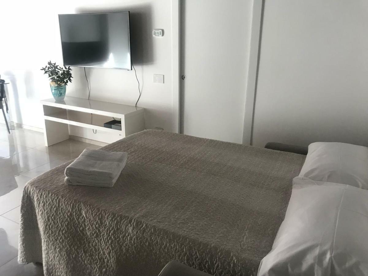 フェラーラModerno Affaccio Su Via Mazziniアパートメント エクステリア 写真