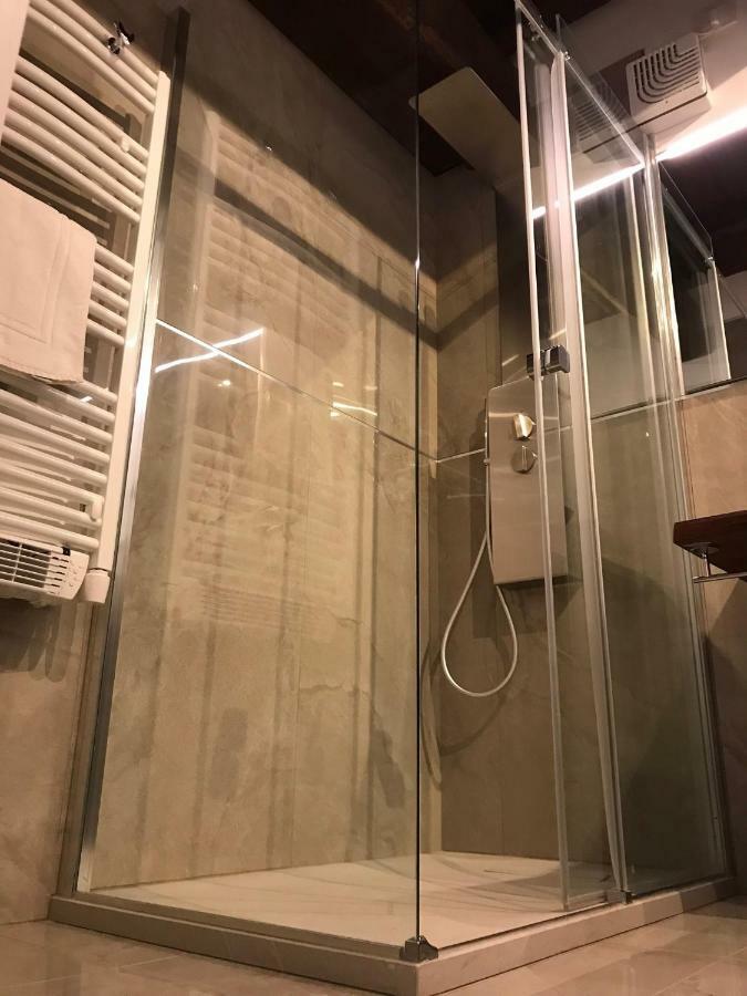 フェラーラModerno Affaccio Su Via Mazziniアパートメント エクステリア 写真